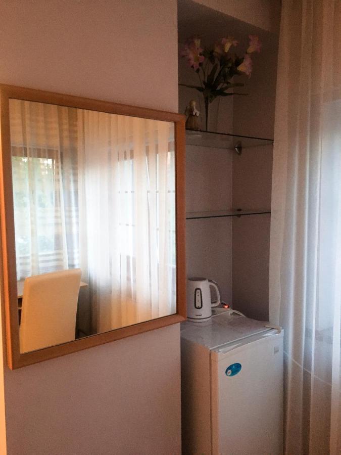 Room In Guest Room - Valensija - Large Suite Юрмала Экстерьер фото