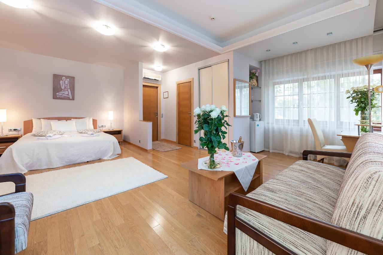 Room In Guest Room - Valensija - Large Suite Юрмала Экстерьер фото